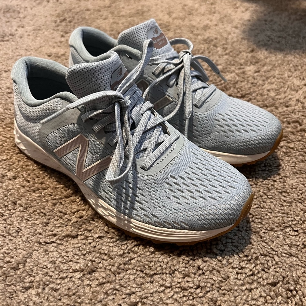 New balance tennis shoe